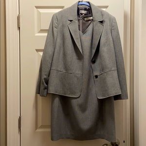 Beautiful Kasper dress suit. Size 16. Like new.
